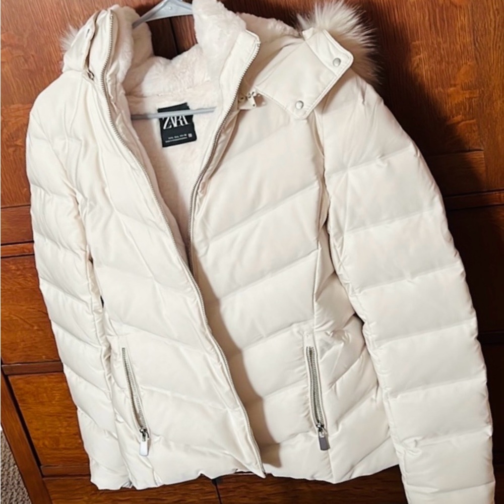 Zara Women's Cream Puffer Coat